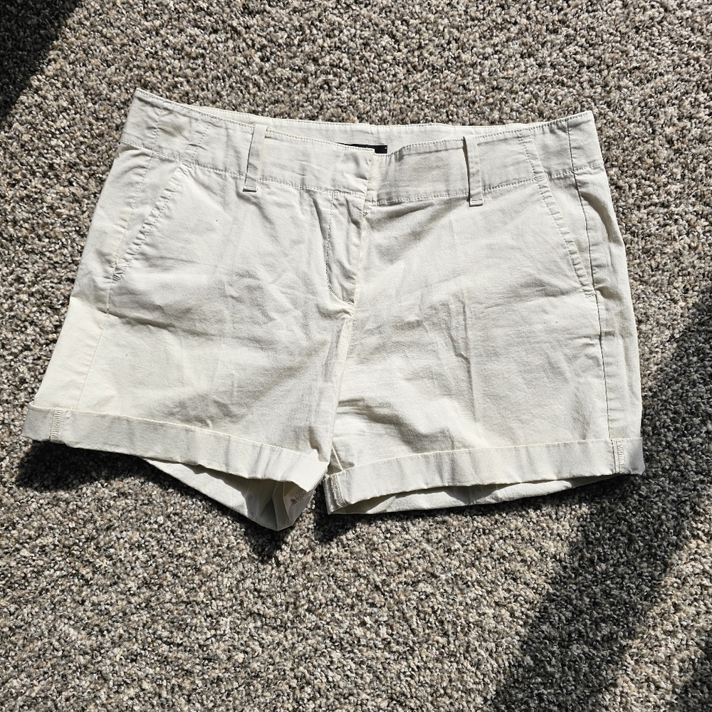 Ann Taylor Women's Cream Flat-Front Shorts